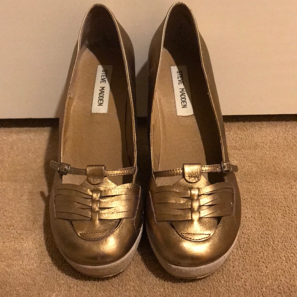 Steve Madden Closed Toe Wedges